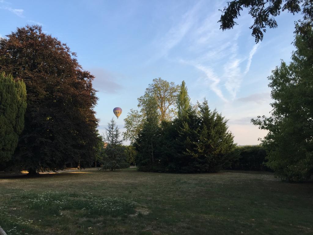 Chateau De La Folie Trie-Château Exterior photo